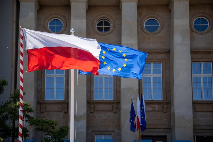 Uroczystości 20-lecia wstąpienia Polski do Unii Europejskiej, przed Urzędem Wojew&oacute;dzkim