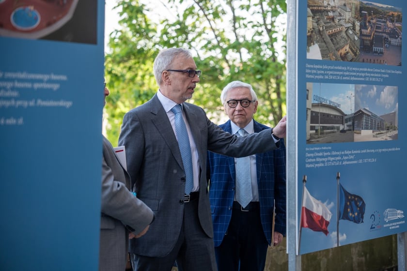 Uroczystości 20-lecia wstąpienia Polski do Unii Europejskiej, przed Urzędem Wojew&oacute;dzkim