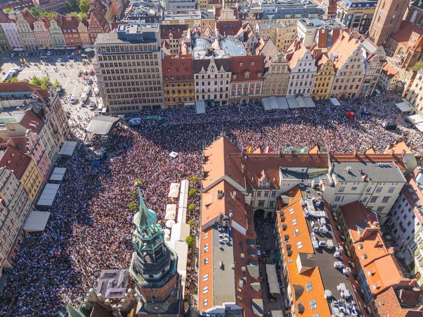 Gitarowy Rekord Świata 2024 we Wrocławiu - zdjęcia z drona