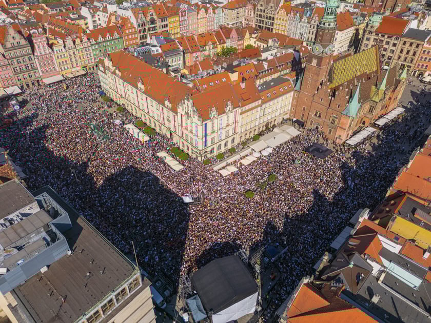 Gitarowy Rekord Świata 2024 we Wrocławiu - zdjęcia z drona