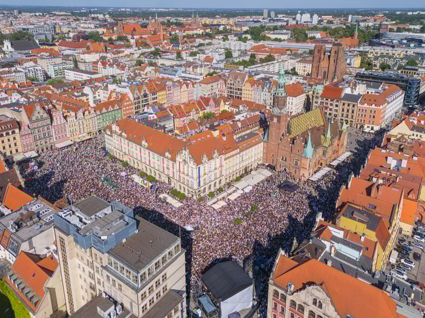 Gitarowy Rekord Świata 2024 we Wrocławiu - zdjęcia z drona