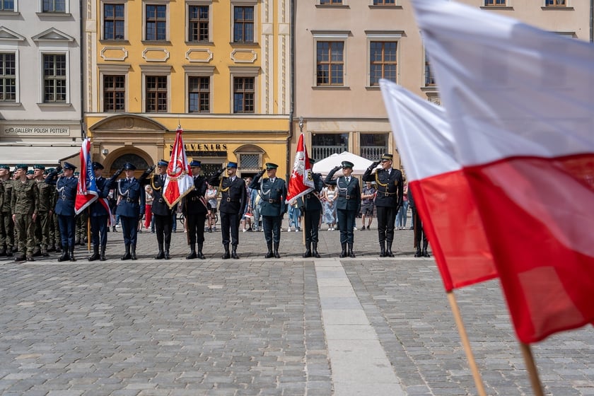 Dzień Flagi - świętowanie na wrocławskim Rynku
