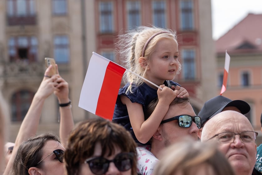 Dzień Flagi - świętowanie na wrocławskim Rynku