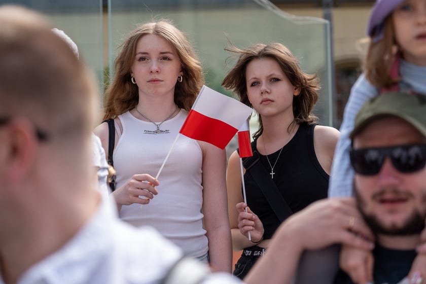 Dzień Flagi - świętowanie na wrocławskim Rynku