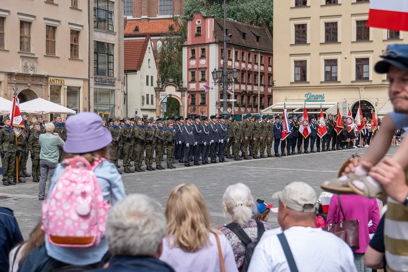 Dzień Flagi - świętowanie na wrocławskim Rynku