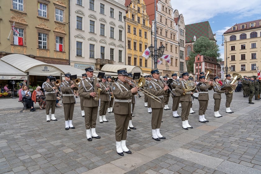Dzień Flagi - świętowanie na wrocławskim Rynku