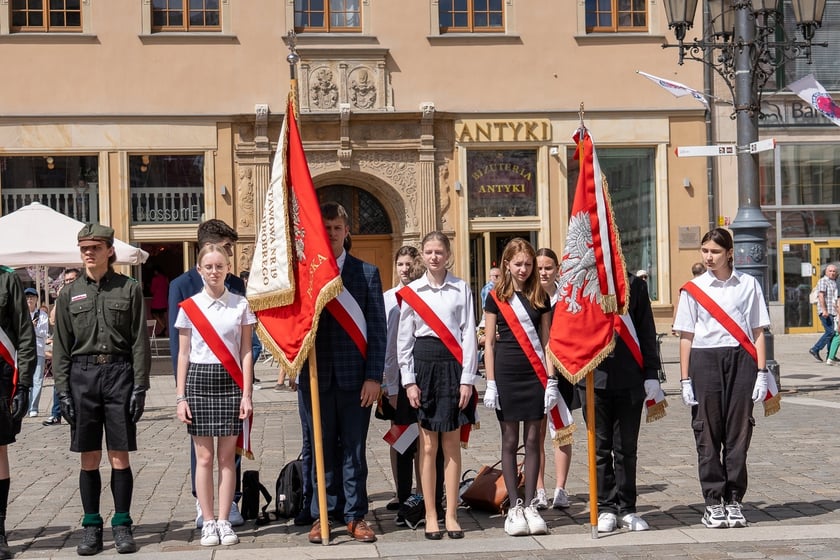 Dzień Flagi - świętowanie na wrocławskim Rynku