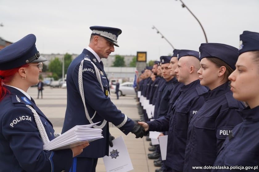 Nowe policjantki i nowi policjanci z Dolnego Śląska
