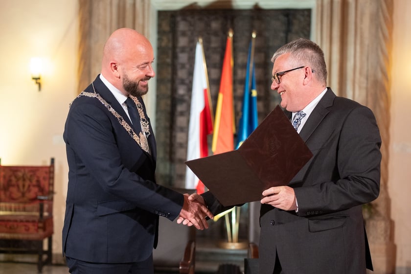 Prezydent Jacek Sutryk po ślubowaniu podczas Sesji Inauguracyjnej Rady Miejskiej Wrocławia