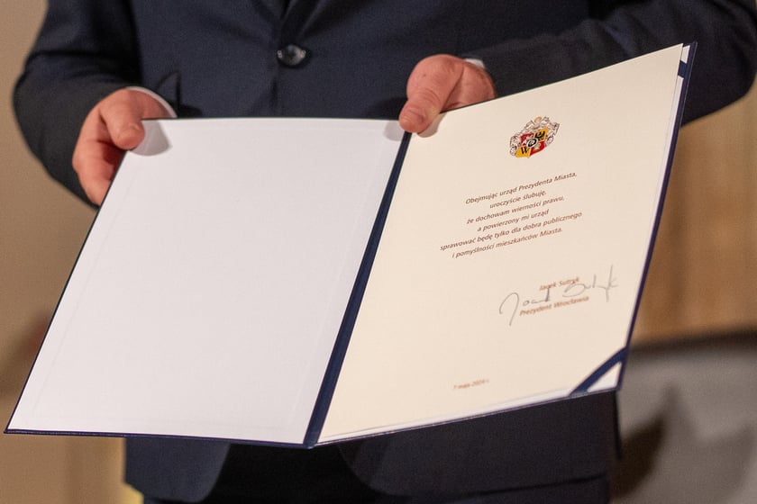 Prezydent Jacek Sutryk po ślubowaniu podczas Sesji Inauguracyjnej Rady Miejskiej Wrocławia