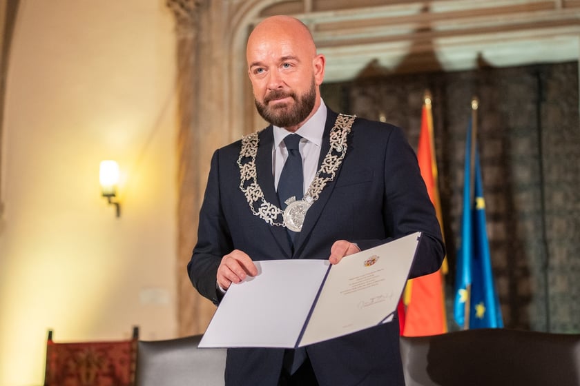 Prezydent Jacek Sutryk po ślubowaniu podczas Sesji Inauguracyjnej Rady Miejskiej Wrocławia