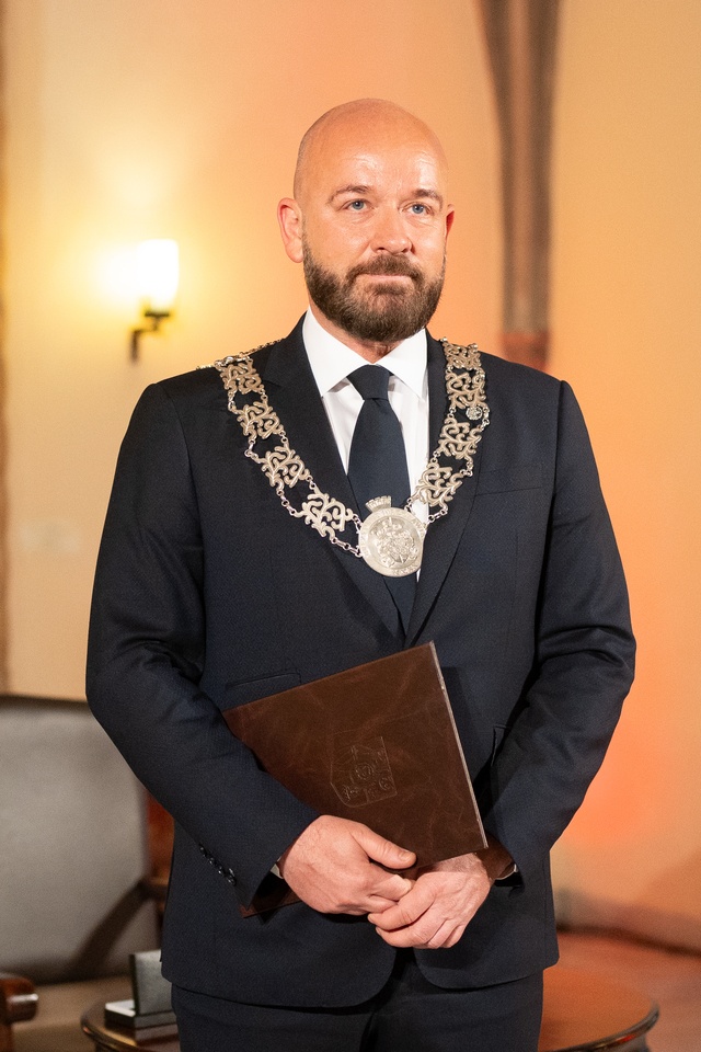 Prezydent Jacek Sutryk po ślubowaniu podczas Sesji Inauguracyjnej Rady Miejskiej Wrocławia