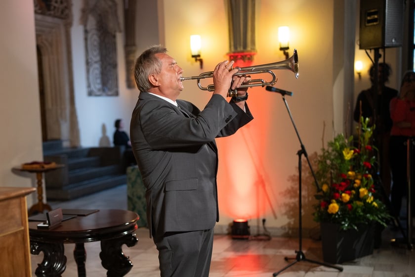 Prezydent Jacek Sutryk po ślubowaniu podczas Sesji Inauguracyjnej Rady Miejskiej Wrocławia