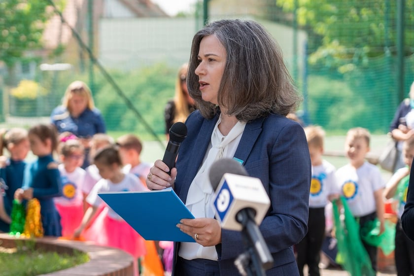 Uroczystość nadania skwerowi na Muchomorze Małym imienia Ludwika Rajchmana, twórcy UNICEF.