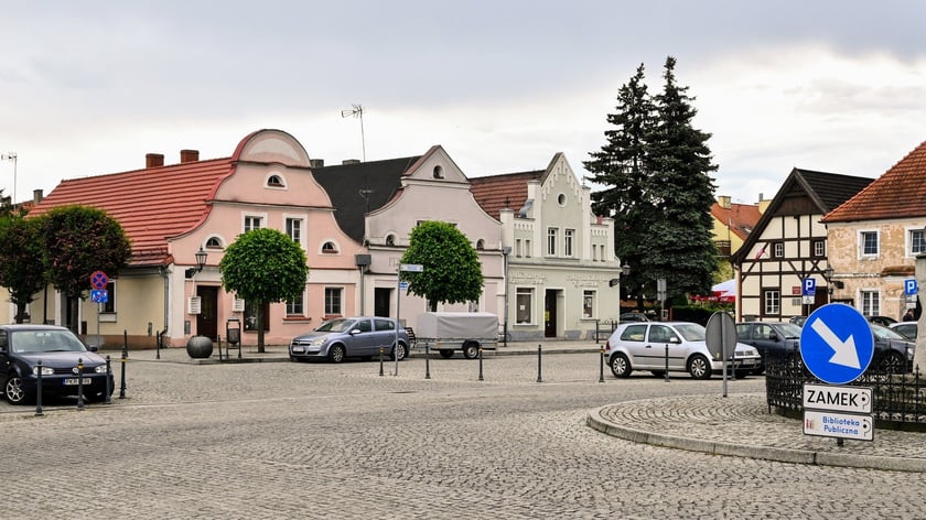 Poza zwiedzeniem zamku warto r&oacute;wnież pospacerować po urokliwej Rydzynie.
