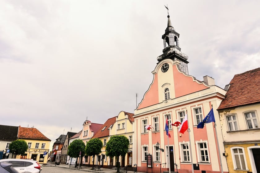 Poza zwiedzeniem zamku warto r&oacute;wnież pospacerować po urokliwej Rydzynie.