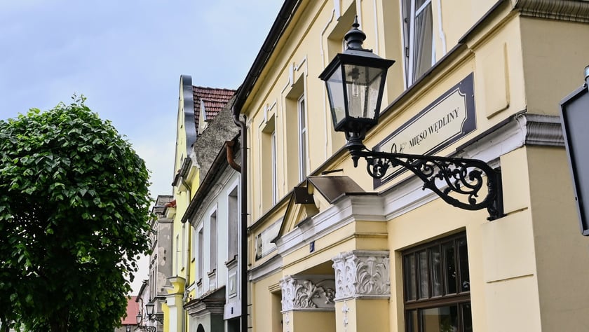 Poza zwiedzeniem zamku warto r&oacute;wnież pospacerować po urokliwej Rydzynie.