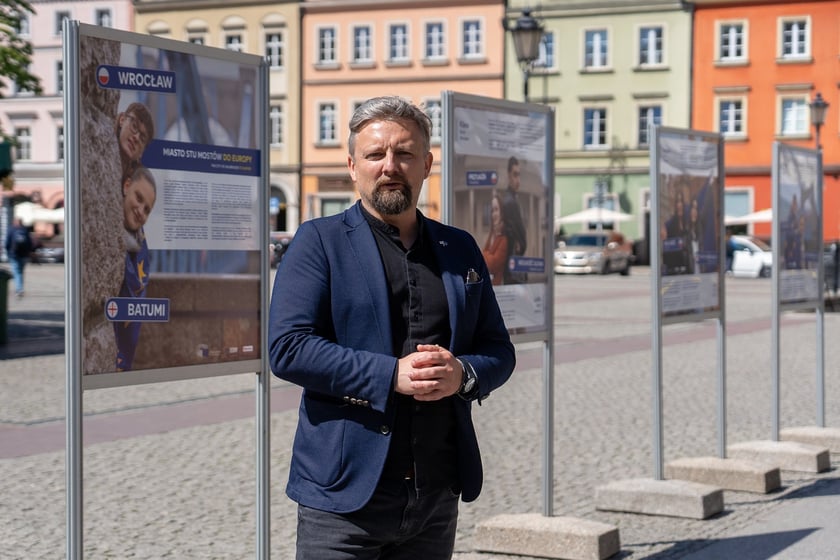 Wystawa "Miasto Stu Mostów do Europy"na placu Solnym