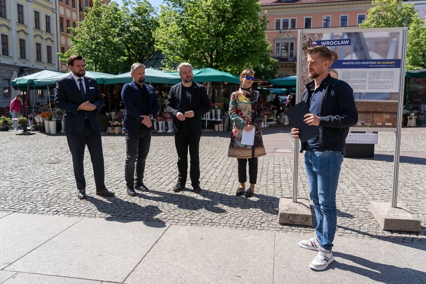 Wystawa "Miasto Stu Mostów do Europy"na placu Solnym