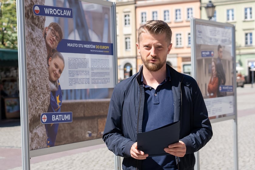 Wystawa "Miasto Stu Mostów do Europy"na placu Solnym