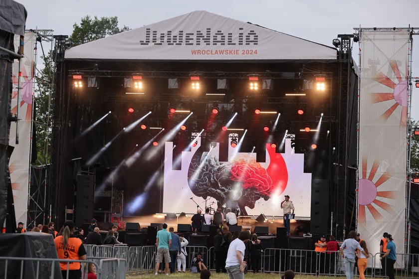 Pierwszy dzień Juwenaliów Wrocławskich 2024 na Polach Osobowickich