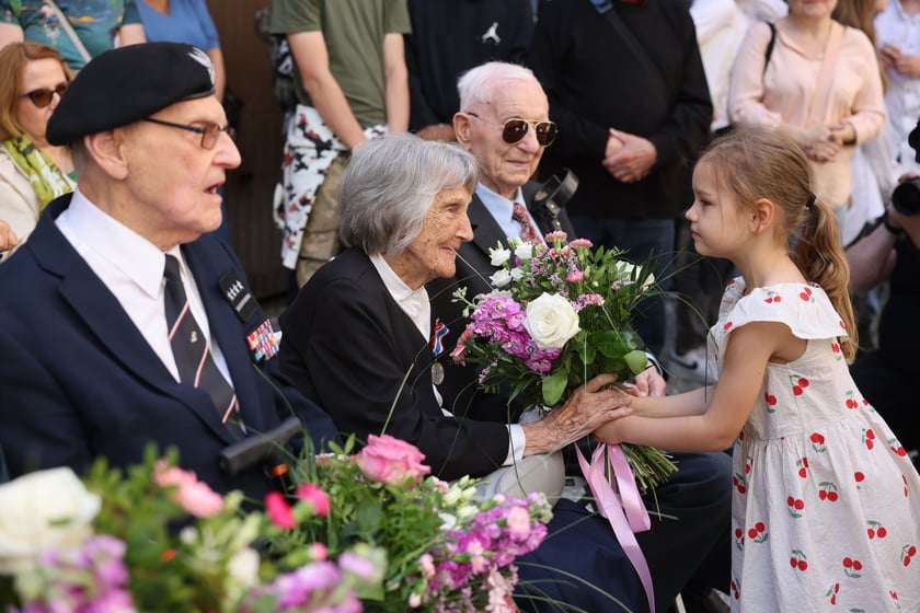 Uroczyste odsłonięcie muralu pamięci WARSZAWIACY - POWSTAŃCY - WROCŁAWIANIE z okazji 80. rocznicy Powstania Warszawskiego.