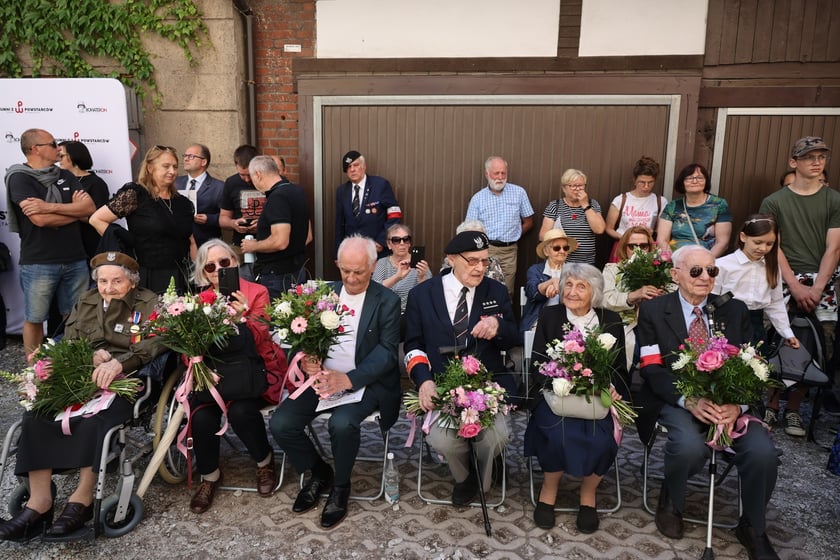 Uroczyste odsłonięcie muralu pamięci WARSZAWIACY - POWSTAŃCY - WROCŁAWIANIE z okazji 80. rocznicy Powstania Warszawskiego.
