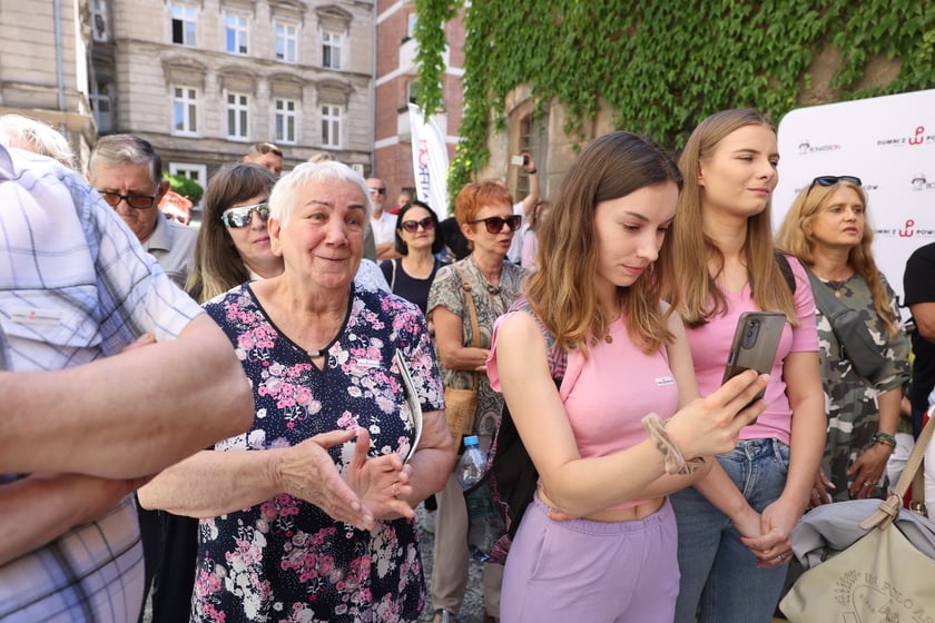 Uroczyste odsłonięcie muralu pamięci WARSZAWIACY - POWSTAŃCY - WROCŁAWIANIE z okazji 80. rocznicy Powstania Warszawskiego.