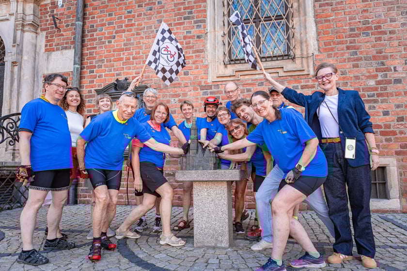 Rowerzyści z&nbsp;Koła Przyjaci&oacute;ł Erlangen-H&ouml;chstadt/Tarnowskie G&oacute;ry (Tarnowitz) e.V. we Wrocławiu