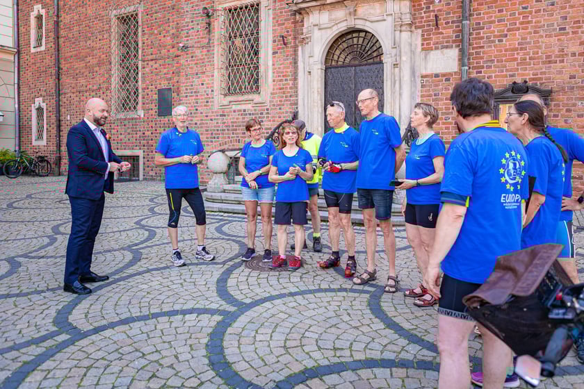 Rowerzyści z&nbsp;Koła Przyjaci&oacute;ł Erlangen-H&ouml;chstadt/Tarnowskie G&oacute;ry (Tarnowitz) e.V. we Wrocławiu &ndash; z prezydentem Jackiem Sutrykiem