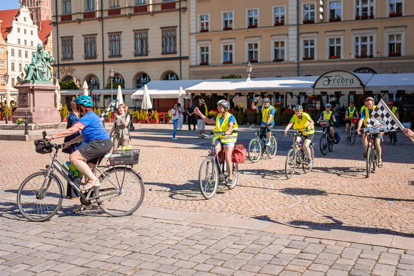 Rowerzyści z&nbsp;Koła Przyjaci&oacute;ł Erlangen-H&ouml;chstadt/Tarnowskie G&oacute;ry (Tarnowitz) e.V. we Wrocławiu