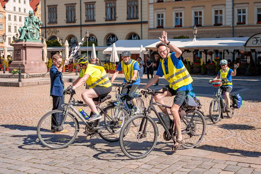 Rowerzyści z&nbsp;Koła Przyjaci&oacute;ł Erlangen-H&ouml;chstadt/Tarnowskie G&oacute;ry (Tarnowitz) e.V. we Wrocławiu
