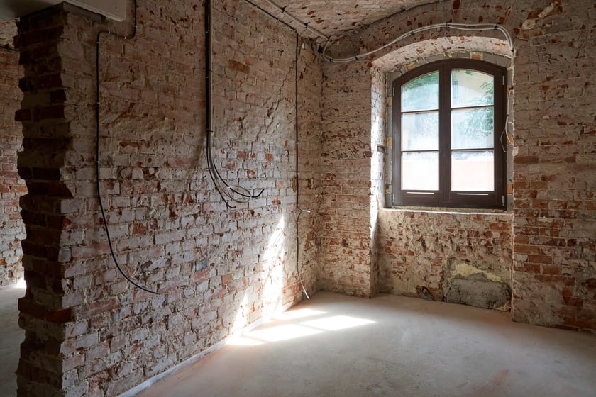 Budowa hotelu Arche Klasztor Wrocław w gmachu przy Kasprowicza, 9 maja 2024