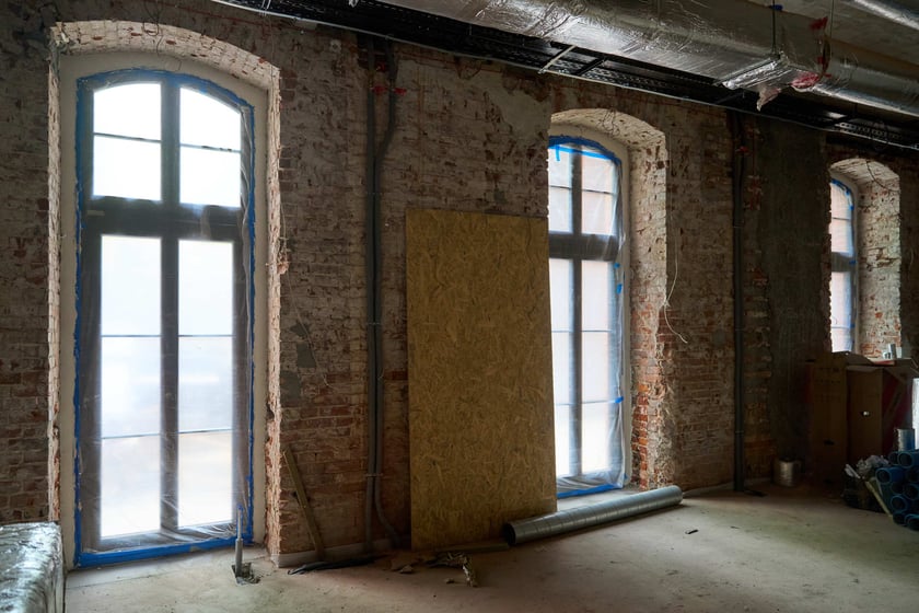 Budowa hotelu Arche Klasztor Wrocław w gmachu przy Kasprowicza, 9 maja 2024