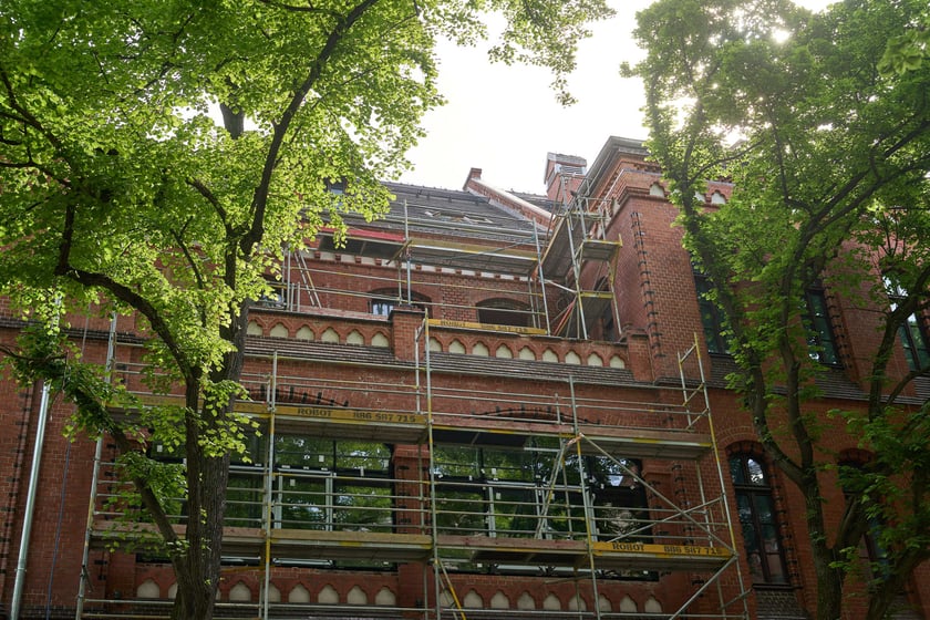Budowa hotelu Arche Klasztor Wrocław w gmachu przy Kasprowicza, 9 maja 2024