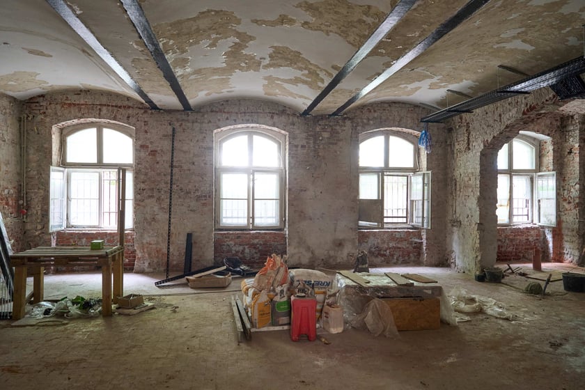 Budowa hotelu Arche Klasztor Wrocław w gmachu przy Kasprowicza, 9 maja 2024
