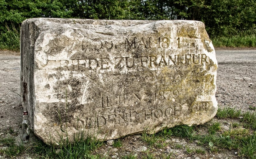 Fragment pomnika odnaleziony na Muchoborze Wielkim