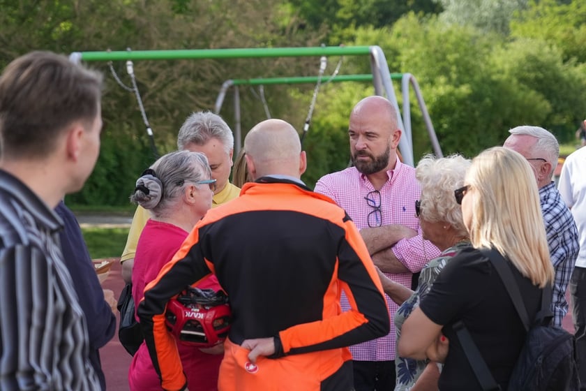 Spotkanie mieszkańców osiedla Kuźniki z prezydentem Wrocławia, Jackiem Sutrykiem