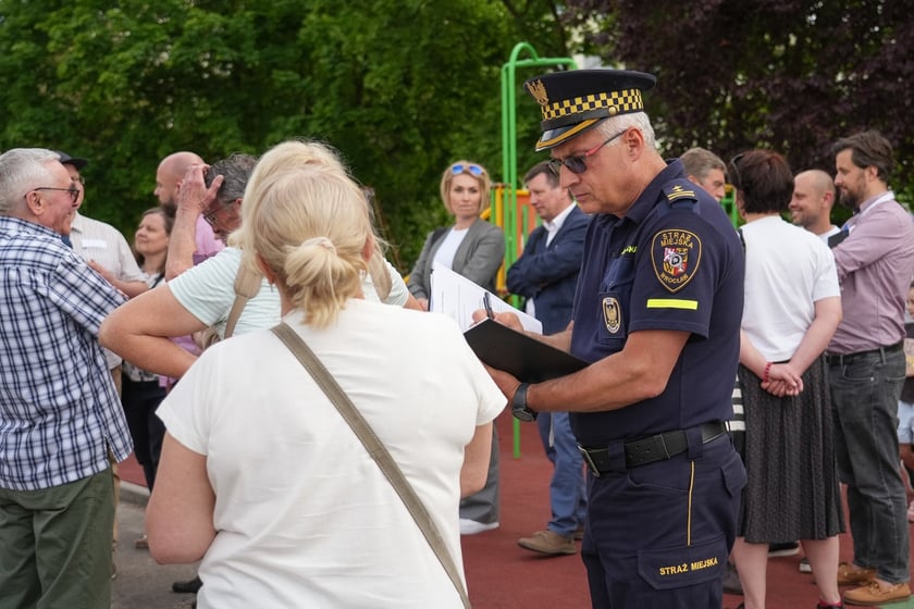 Spotkanie mieszkańców osiedla Kuźniki z prezydentem Wrocławia, Jackiem Sutrykiem
