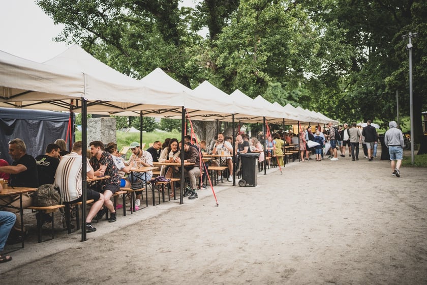 Gastro Miasto na bulwarze Dunikowskiego.