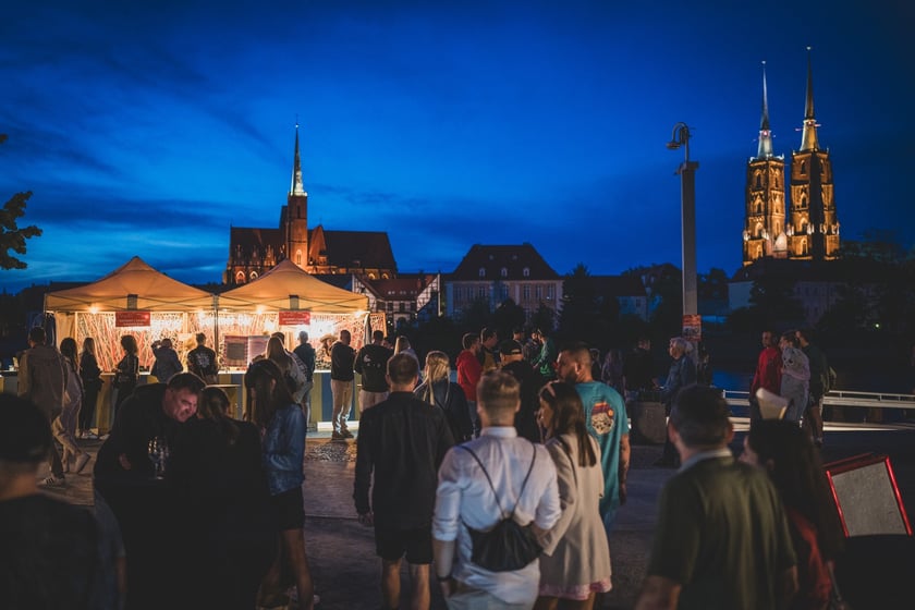 Gastro Miasto na bulwarze Dunikowskiego.