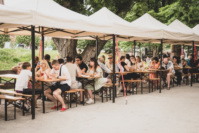 Gastro Miasto na bulwarze Dunikowskiego.