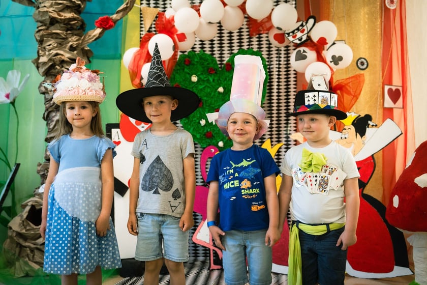 Dzień z „Alicją w Krainie Czarów” w Przedszkolu nr 149 „Tęczowa Polanka” we Wrocławiu