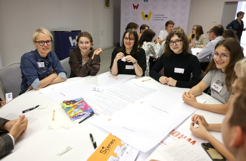 Warsztaty podczas debaty młodzieżowej na temat Strategii Wrocław 2050