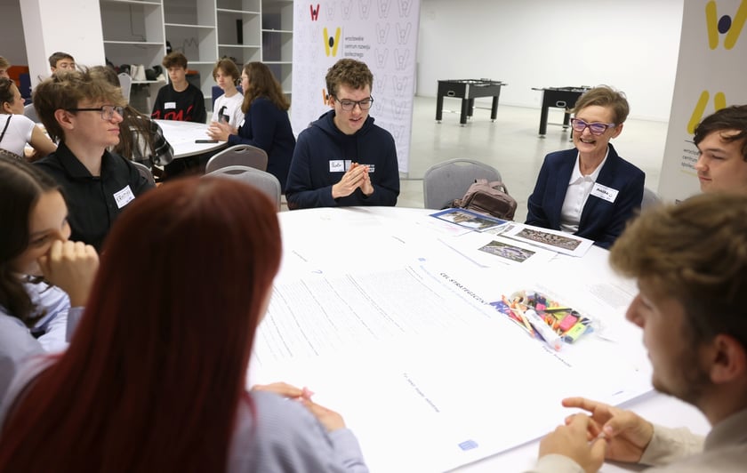 Warsztaty podczas debaty młodzieżowej na temat Strategii Wrocław 2050