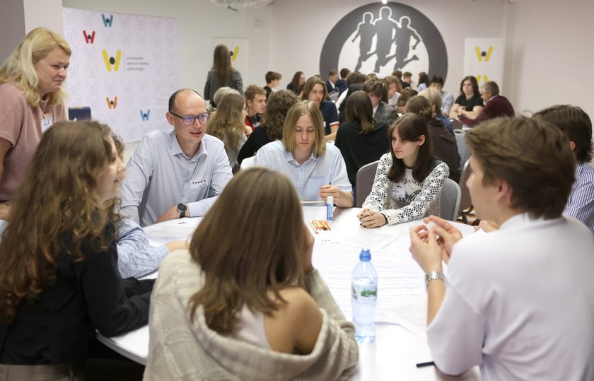 Warsztaty podczas debaty młodzieżowej na temat Strategii Wrocław 2050
