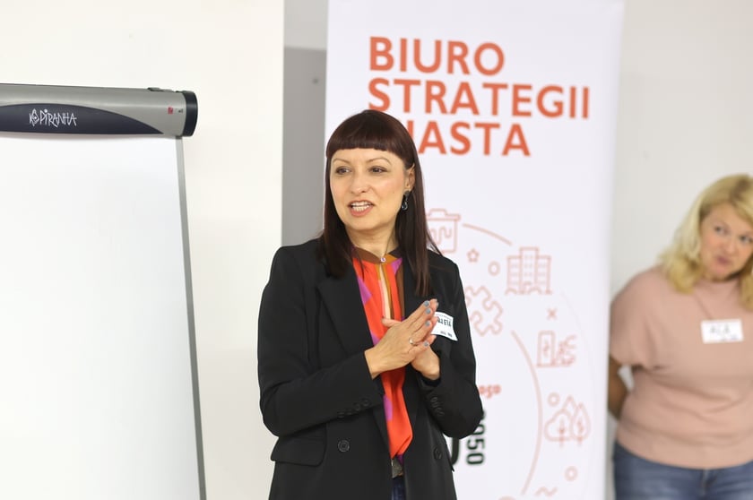 Warsztaty podczas debaty młodzieżowej na temat Strategii Wrocław 2050. Marzena Horak, dyrektorka Biura Strategii Miasta Urzędu Miejskiego Wrocławia