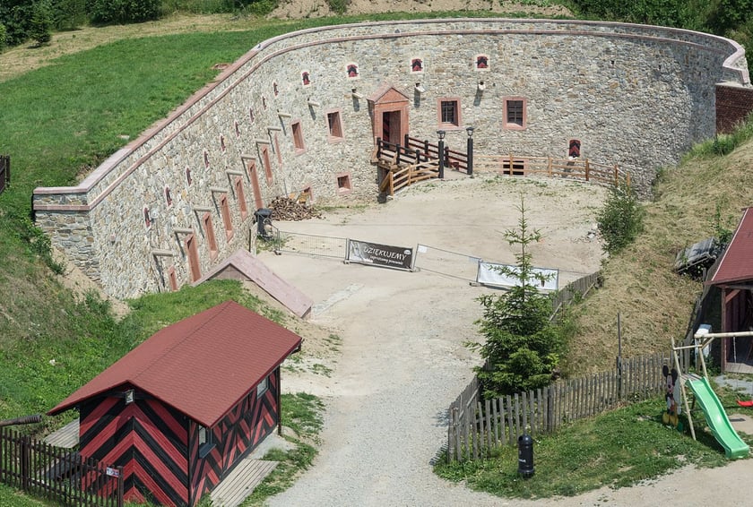 Twierdza Srebrna G&oacute;ra. Bastion Dolny
Wikimedia Commons CC-BY-SA 3.0 Jacek Halicki
&nbsp;
&nbsp;
&nbsp;