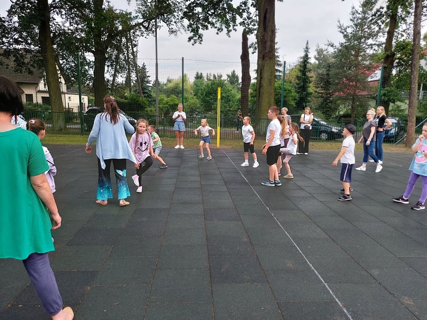 Zajęcia sportowe w&nbsp;Niepublicznej Szkole i Przedszkolu&nbsp;Stowarzyszenia Rozwoju Osiedla Świniary