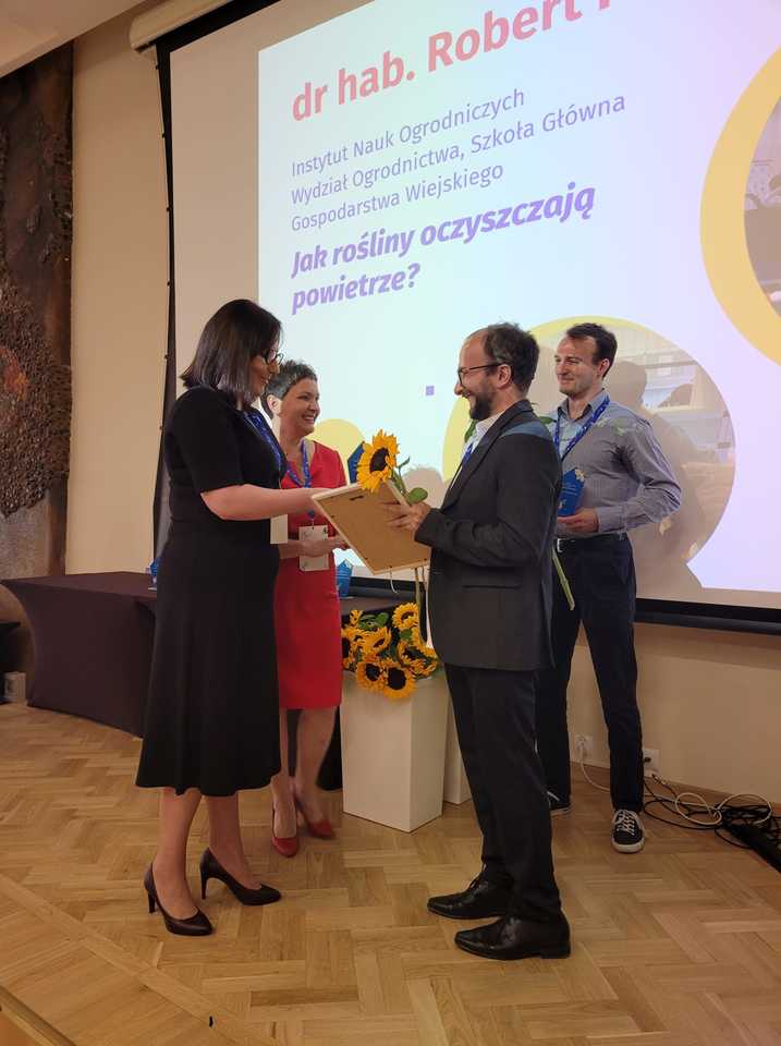Fundacja Uniwersytet Dzieci nagrodziła naukowców